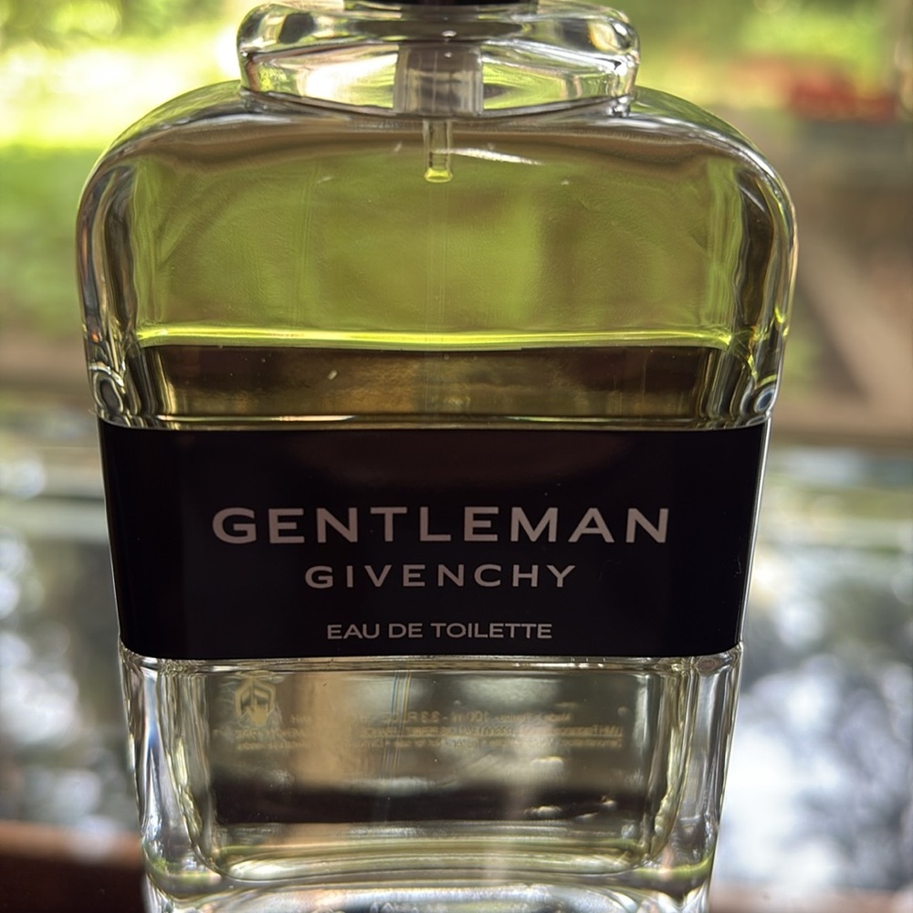 Givenchy Gentleman Eau de Toilette in Black and Clear - Picture 5 of 8